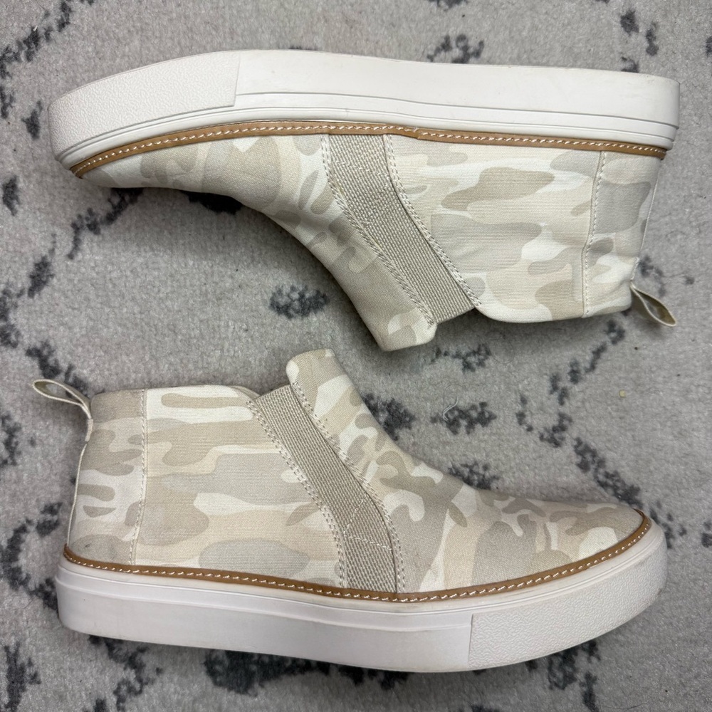 TOMS Bryce Egret Camo Printed Slip On High Top Canvas Sneaker - Picture 8 of 10
